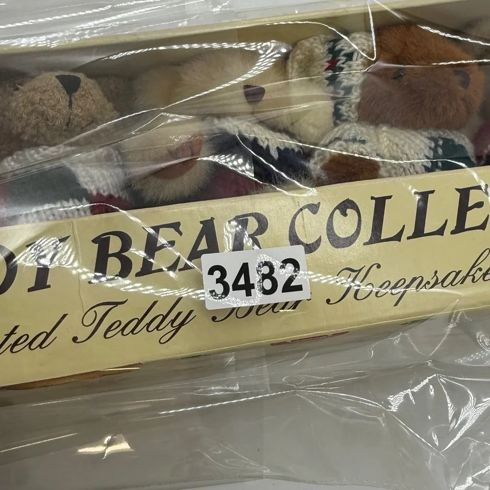 Chrisha Creations Original Teddy Bear Collectable Set 7‎ Jointed Bears Sweaters